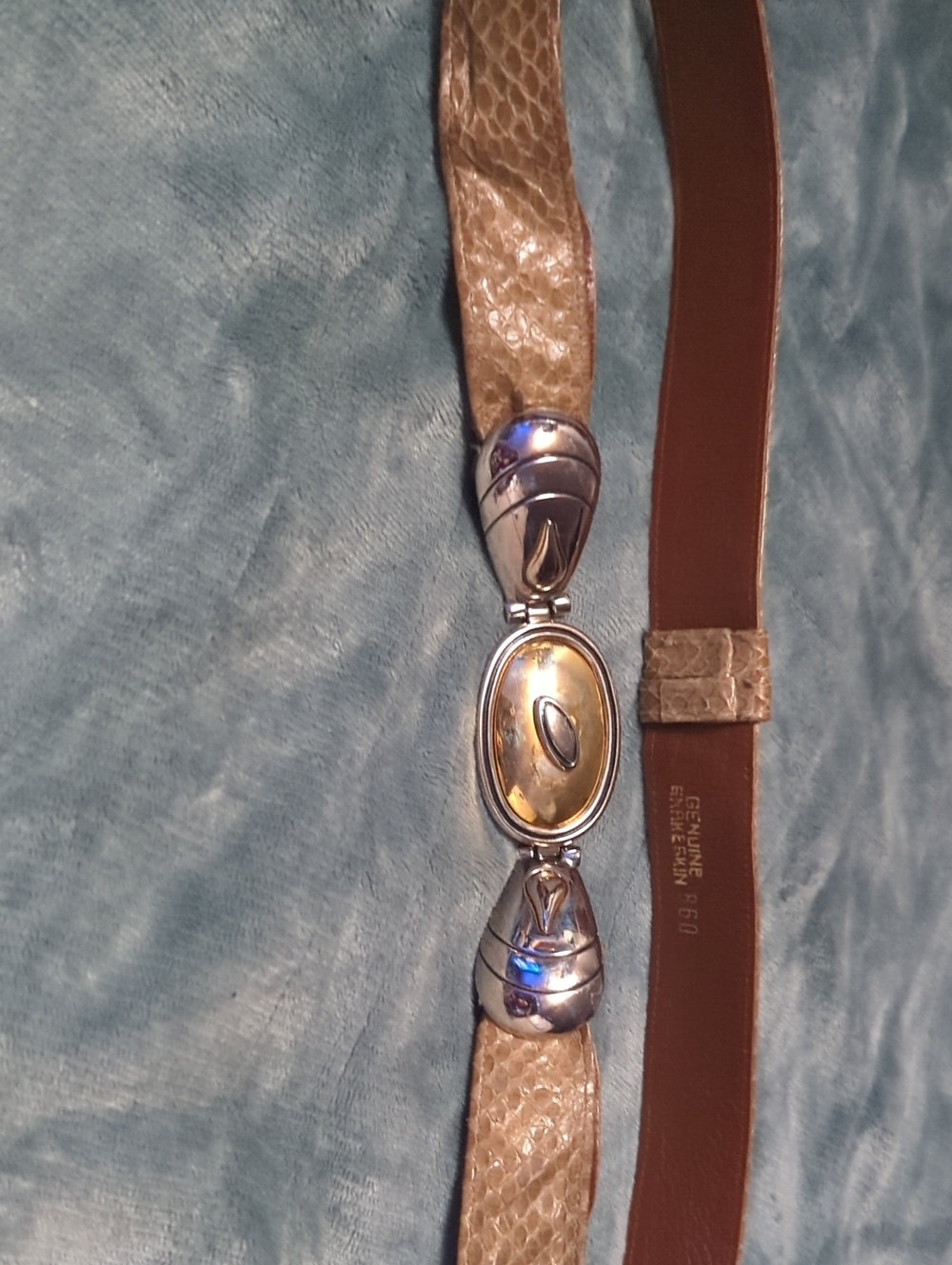 71-Neutral Snake-Embossed Leather Belt w/Silver-Tone Accent.Small size Pre-loved